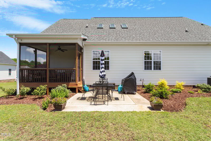 518 Spruce Meadows Ln, Willow Springs, NC 27592