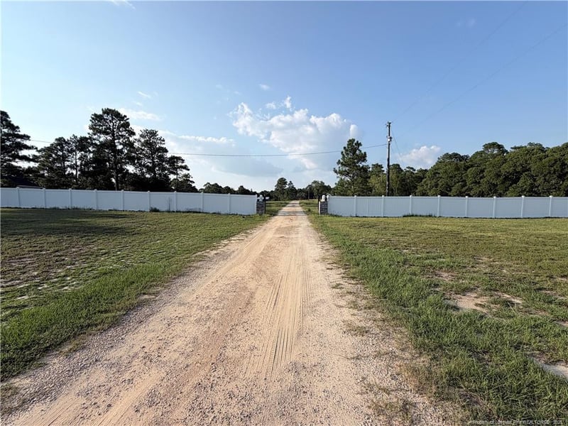 5181 Fame Ln, Fayetteville, NC 28306