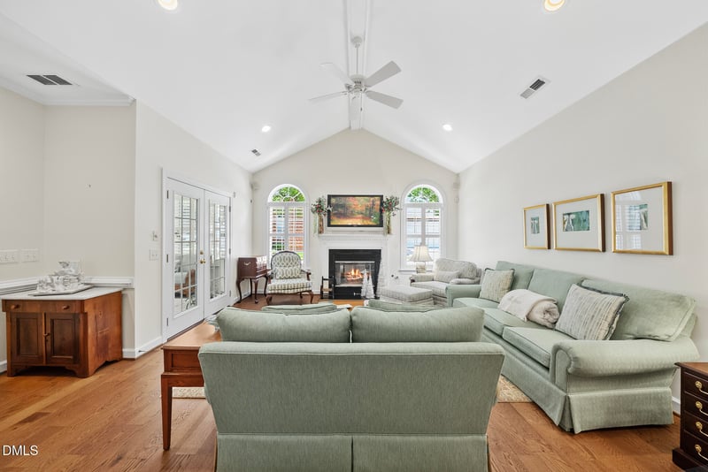 519 Mckirkland Ct, Cary, NC 27511