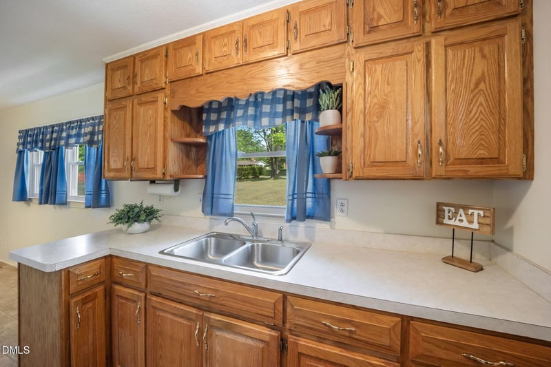 519 Nixon Dr, Sanford, NC 27330