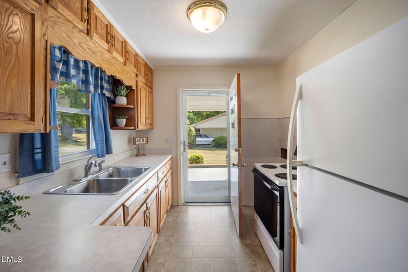 519 Nixon Dr, Sanford, NC 27330