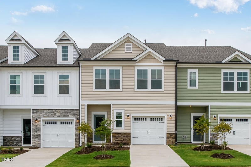52 Shay St, Angier, NC 27501