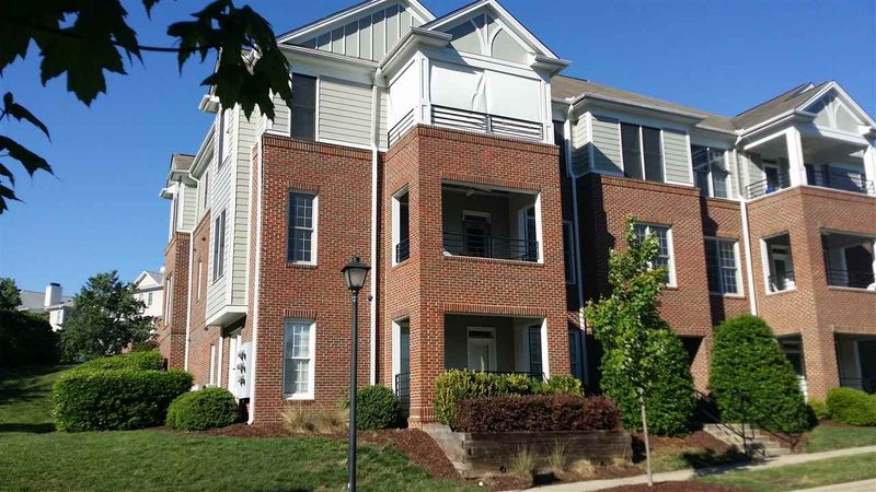 520 Aberdeen Dr #203, Chapel Hill, NC 27516