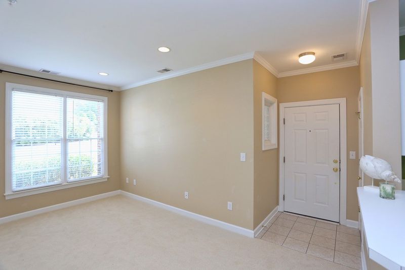 520 Aberdeen Dr #204, Chapel Hill, NC 27516