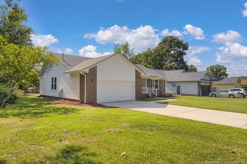 520 Blackbird Rd, Fayetteville, NC 28314