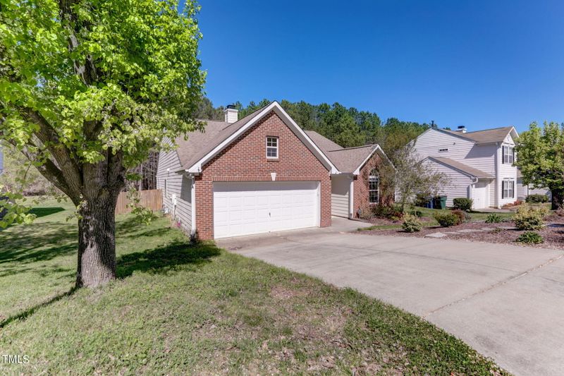 520 Crossview Ln, Durham, NC 27703