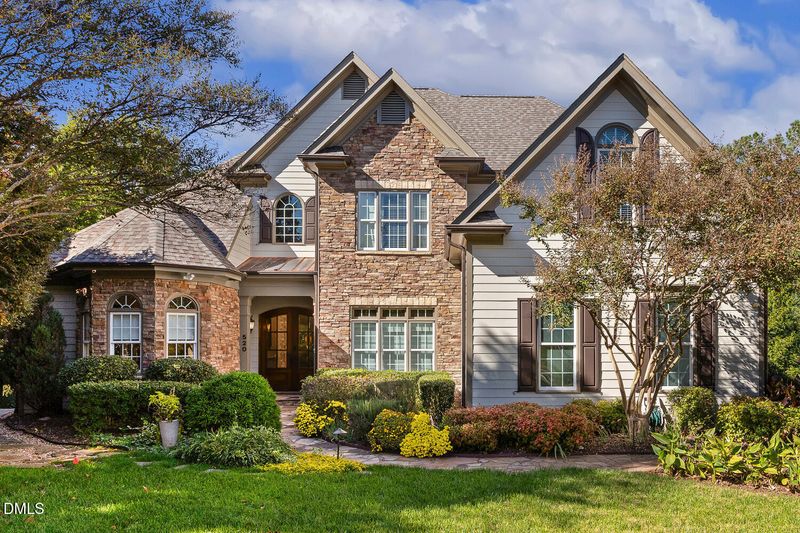520 Foxdale Ridge Dr, Cary, NC 27519