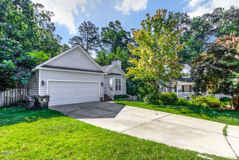 520 Hidden Cellars Dr, Holly Springs, NC 27540