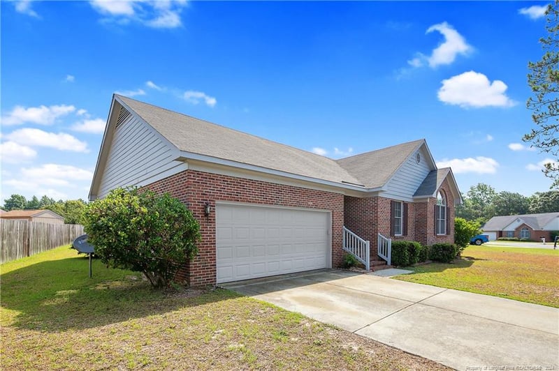 520 Pickington Cir, Fayetteville, NC 28314