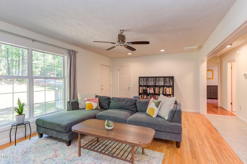 520 Vickers Rd, Chapel Hill, NC 27517