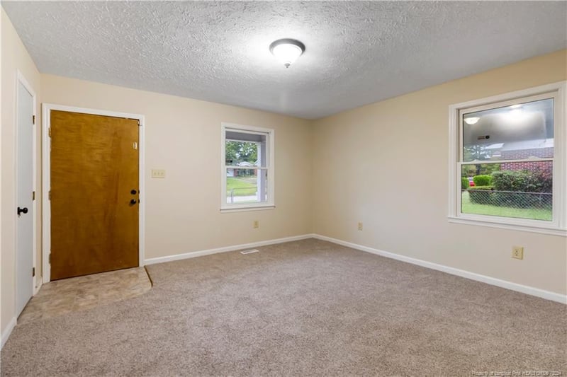 5200 Delco Dr, Fayetteville, NC 28311