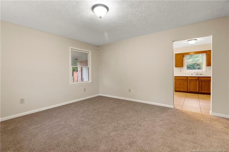 5200 Delco Dr, Fayetteville, NC 28311