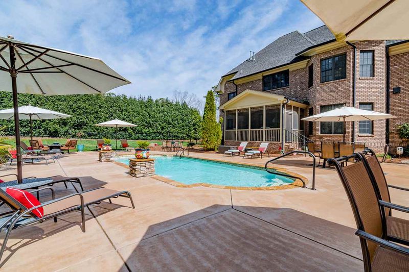5200 Newstead Manor Ln, Raleigh, NC 27606