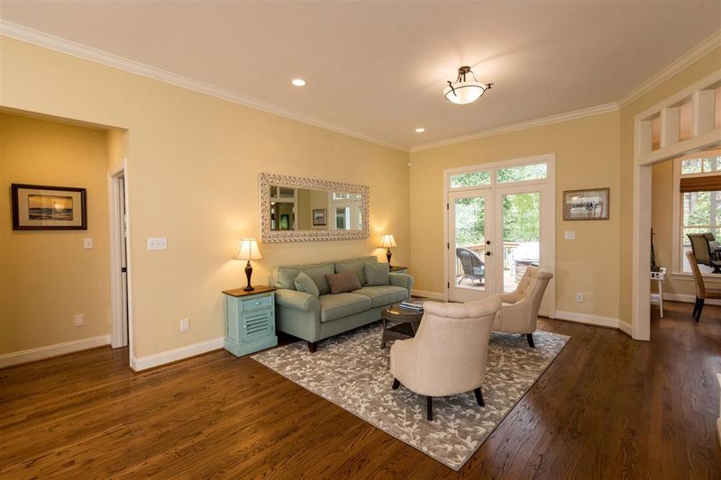 5200 Pine Dr, Raleigh, NC 27606