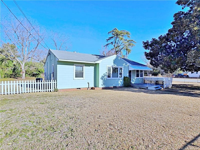 5200 Spruce Dr, Fayetteville, NC 28304