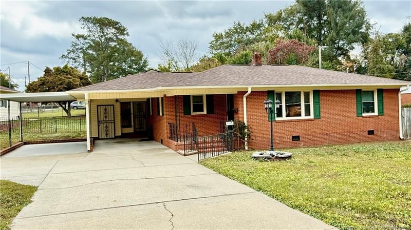 5201 Bayleaf Dr, Fayetteville, NC 28304