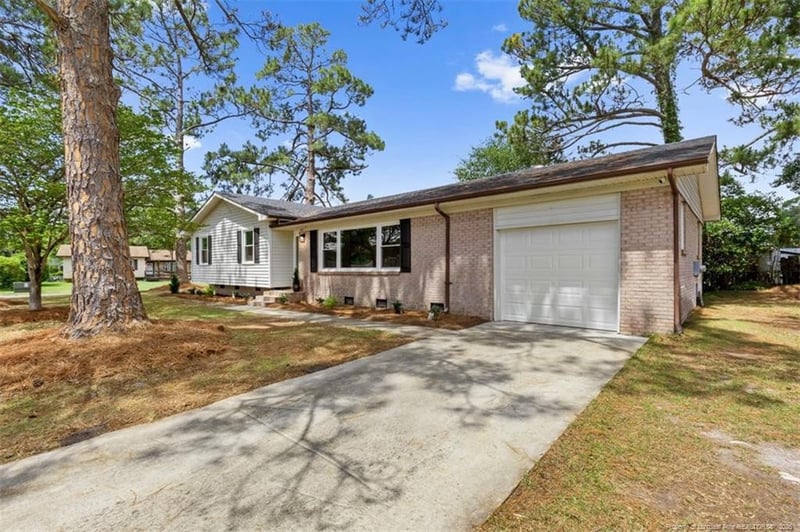 5201 Brookfield Rd, Fayetteville, NC 28303