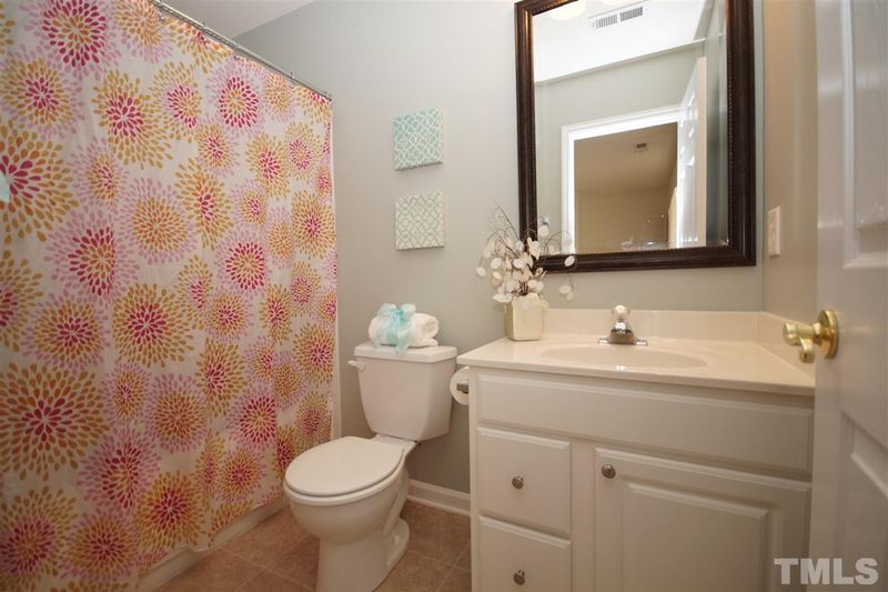 5202 Echo Ridge Rd, Raleigh, NC 27612