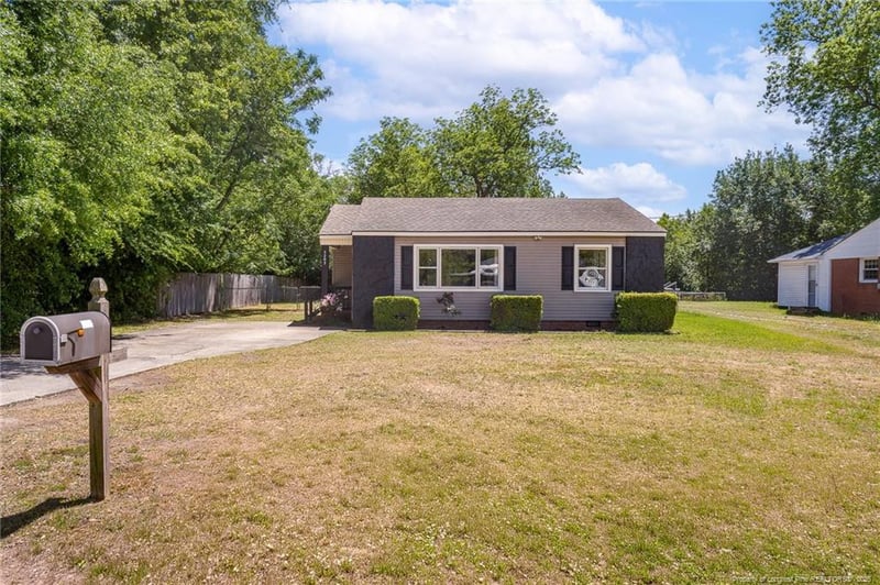 5203 Walnut Dr, Fayetteville, NC 28348