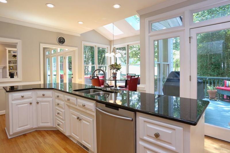 5204 Lake Edge Dr, Holly Springs, NC 27540