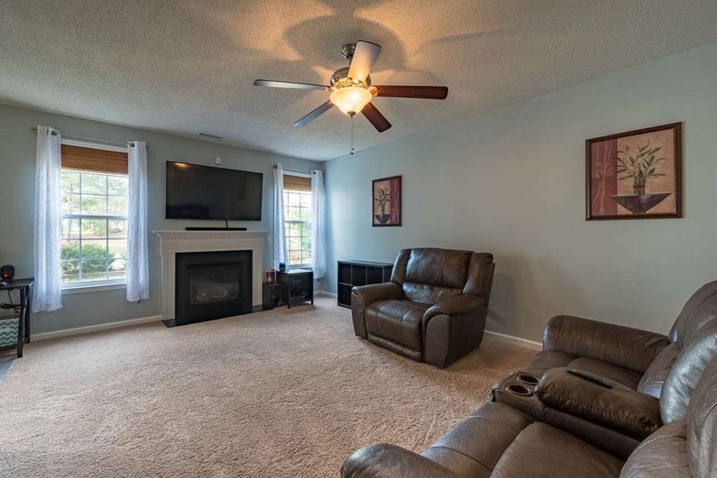 5204 Mabe Dr, Holly Springs, NC 27540
