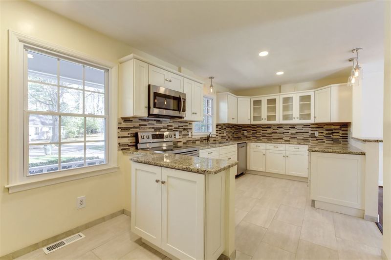 5205 Fieldstone Dr, Raleigh, NC 27609
