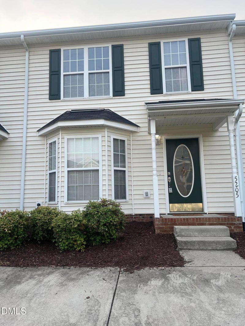 5205 Tanglewood Creek Ct, Raleigh, NC 27610