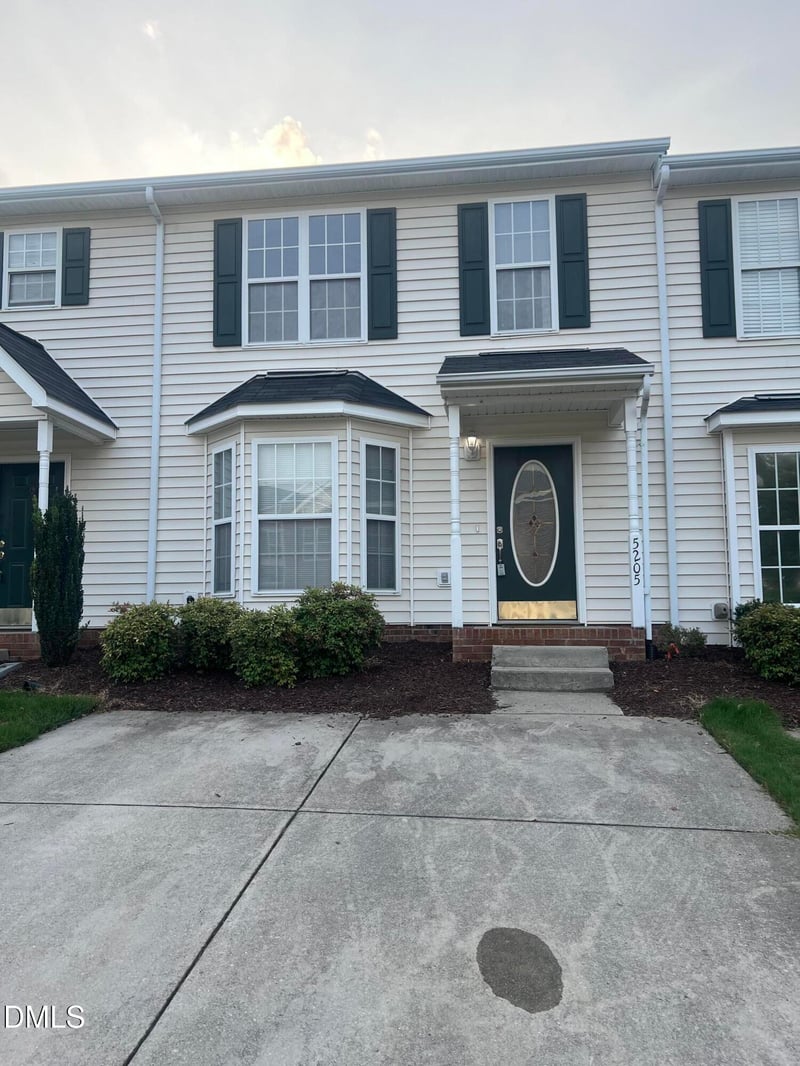5205 Tanglewood Creek Ct, Raleigh, NC 27610