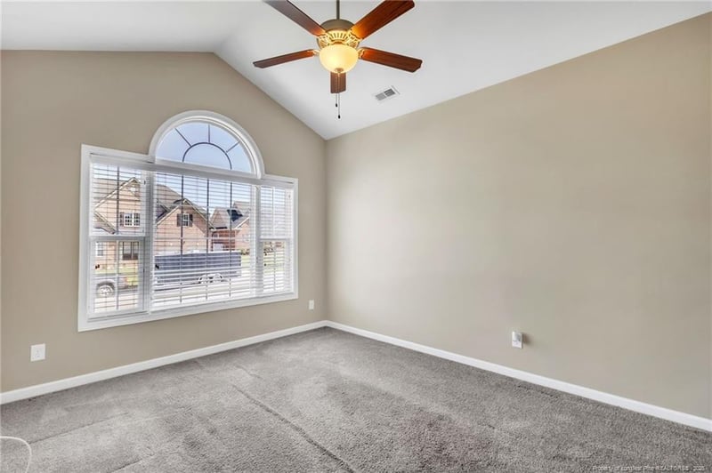5206 Pride Ln, Hope Mills, NC 28348