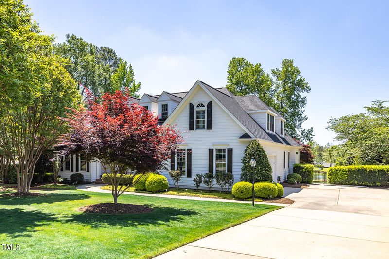 5208 Sunset Fairways Dr, Holly Springs, NC 27540