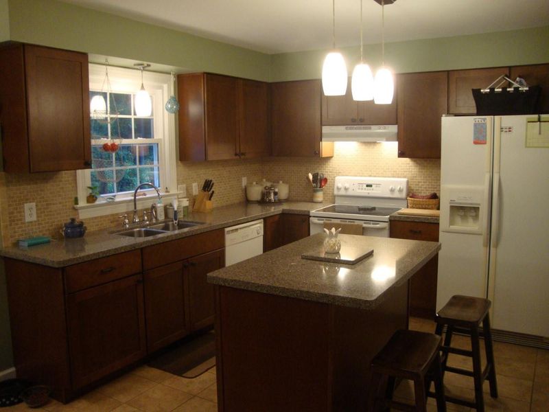 521 Cayman Ave, Holly Springs, NC 27540