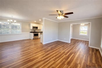 521 Deerpath Dr, Fayetteville, NC 28311