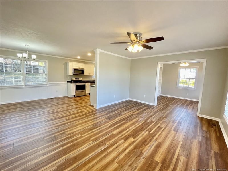 521 Deerpath Dr, Fayetteville, NC 28311