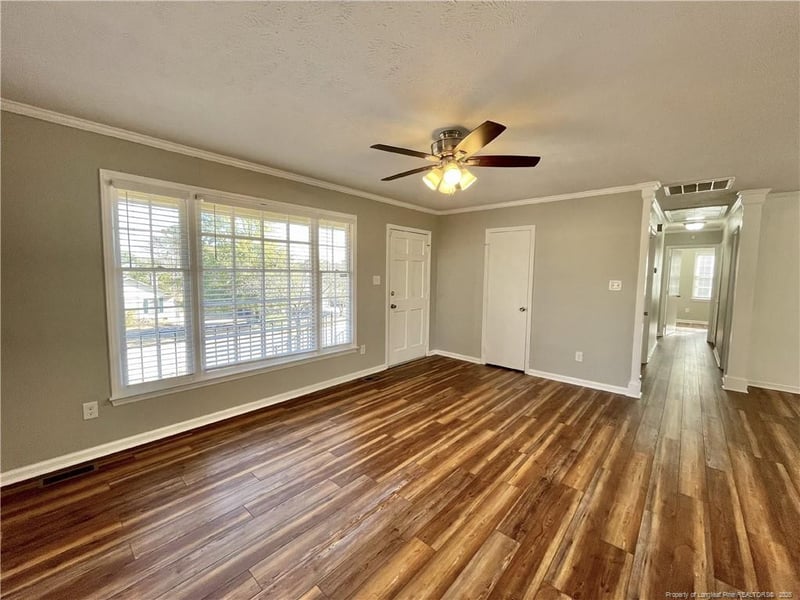 521 Deerpath Dr, Fayetteville, NC 28311