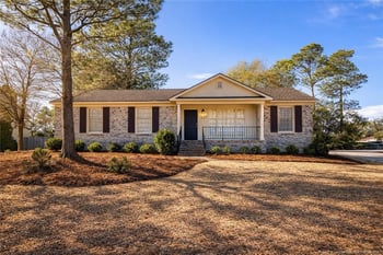 521 Deerpath Dr, Fayetteville, NC 28311