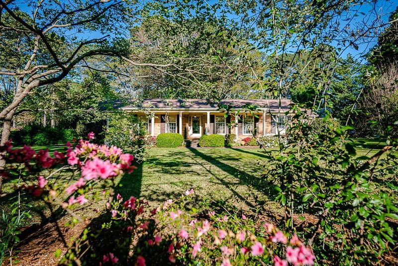 521 Mcleod Dr, Sanford, NC 27330