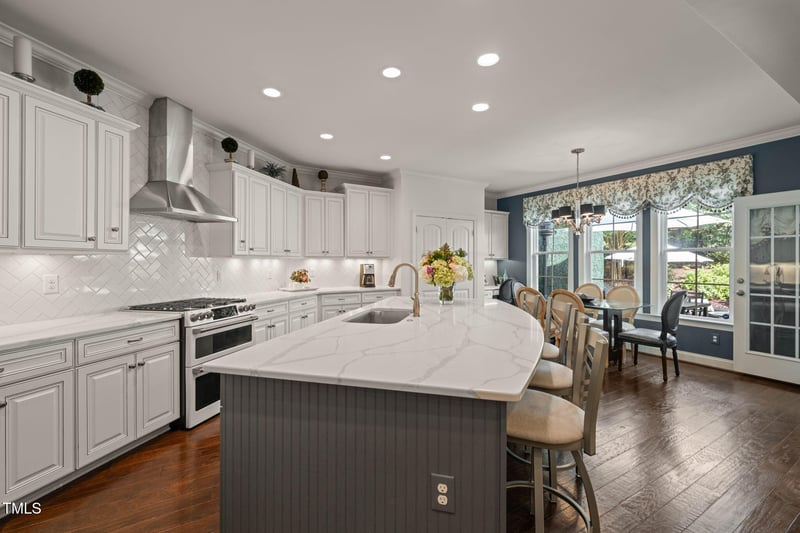 521 Morning Oaks Dr, Holly Springs, NC 27540