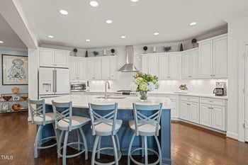 521 Morning Oaks Dr, Holly Springs, NC 27540