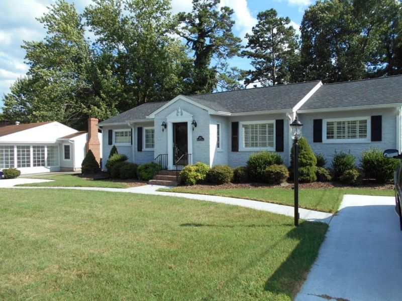 521 E Pine St, Graham, NC 27253
