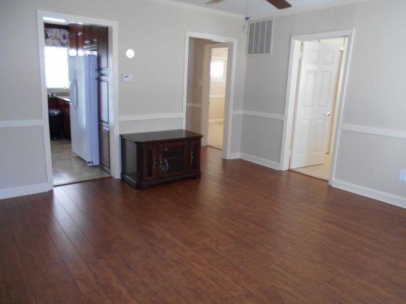 521 E Pine St, Graham, NC 27253