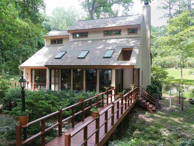 521 Robin Rd, Chapel Hill, NC 27516