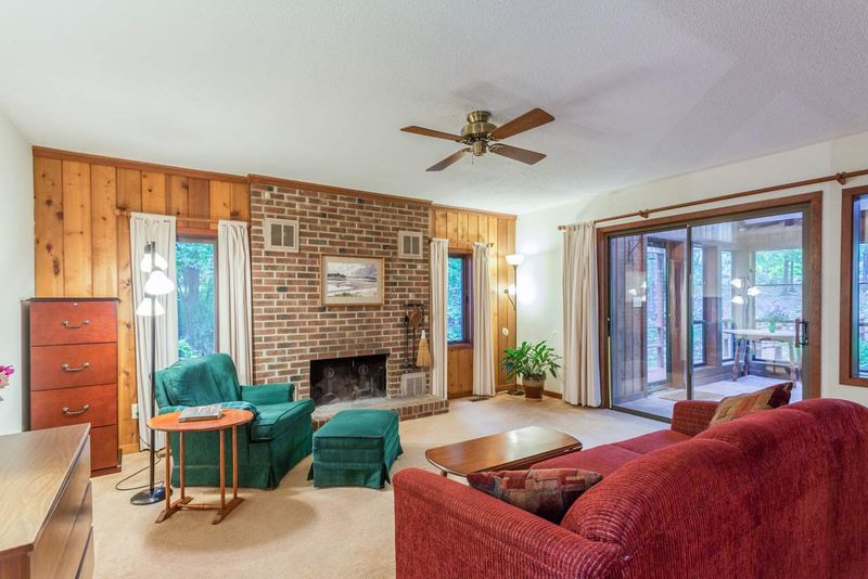 521 Robin Rd, Chapel Hill, NC 27516