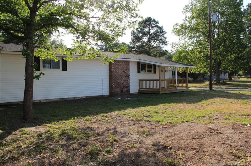 5211 Red Maple Ln, Hope Mills, NC 28348