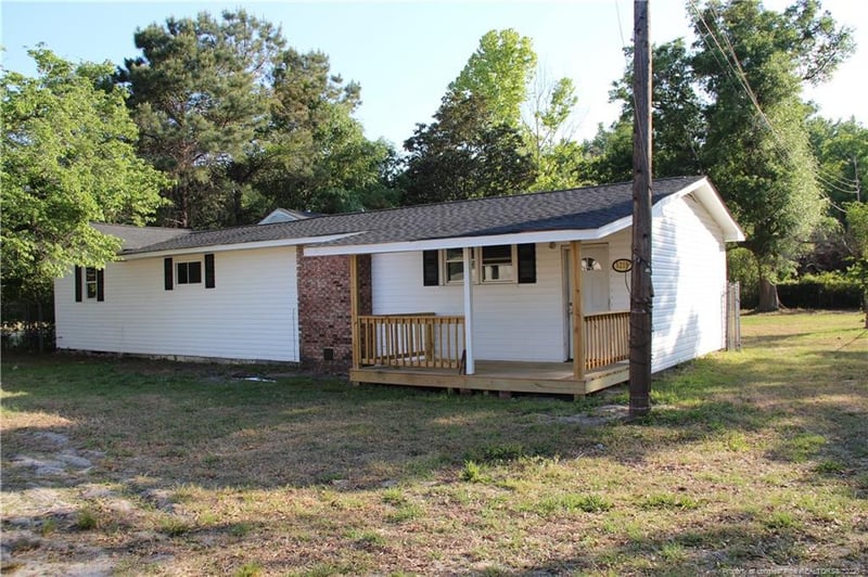 5211 Red Maple Ln, Hope Mills, NC 28348