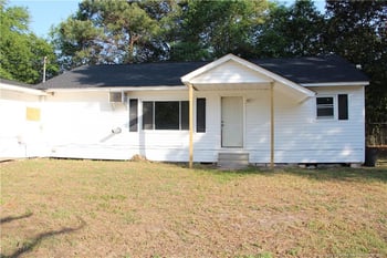 5211 Red Maple Ln, Hope Mills, NC 28348