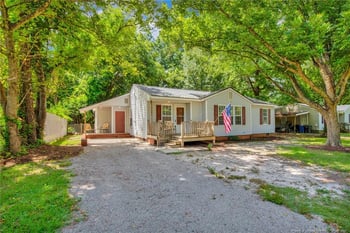 5211 Sequoia Rd, Fayetteville, NC 28304