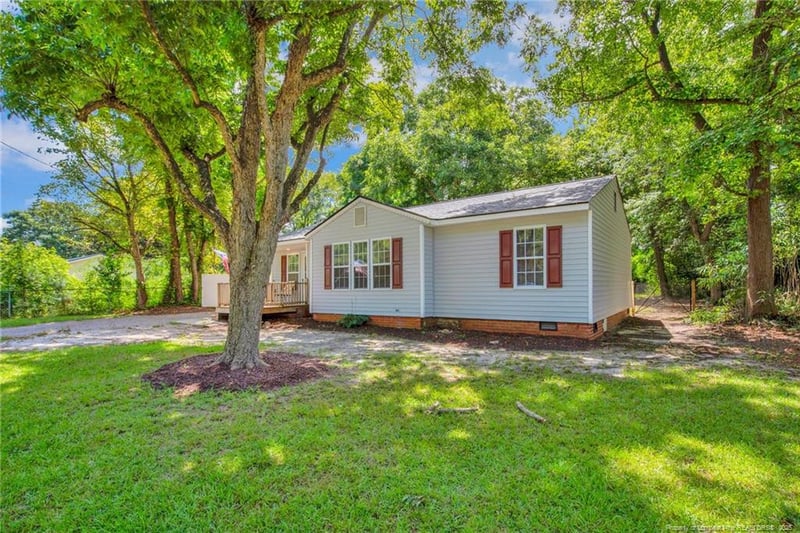 5211 Sequoia Rd, Fayetteville, NC 28304