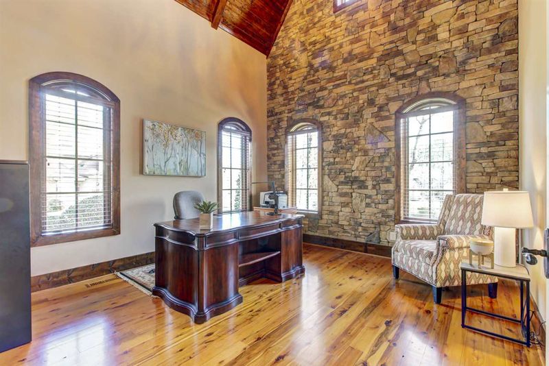 5212 Newstead Manor Ln, Raleigh, NC 27606