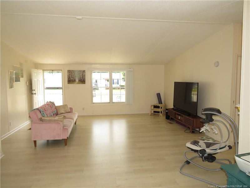 5212 Perry Oliver Dr, Hope Mills, NC 28348