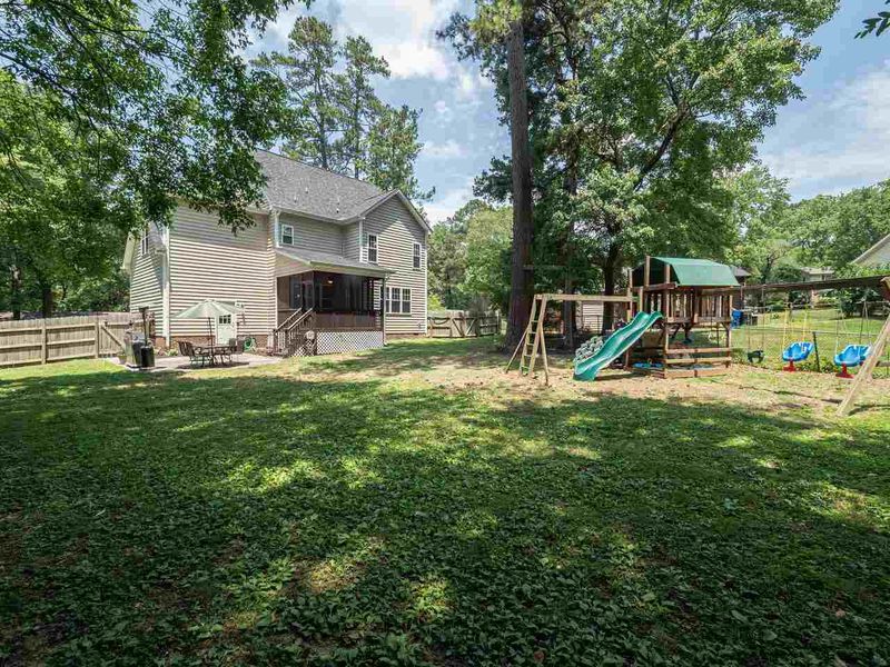 5212 Quail Meadow Dr, Raleigh, NC 27609